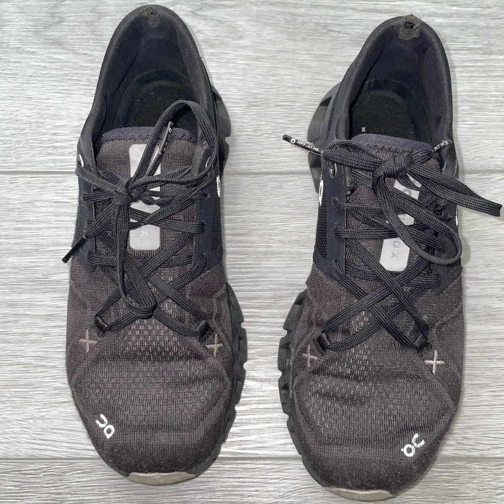 On Running Women’s Black Cloud X